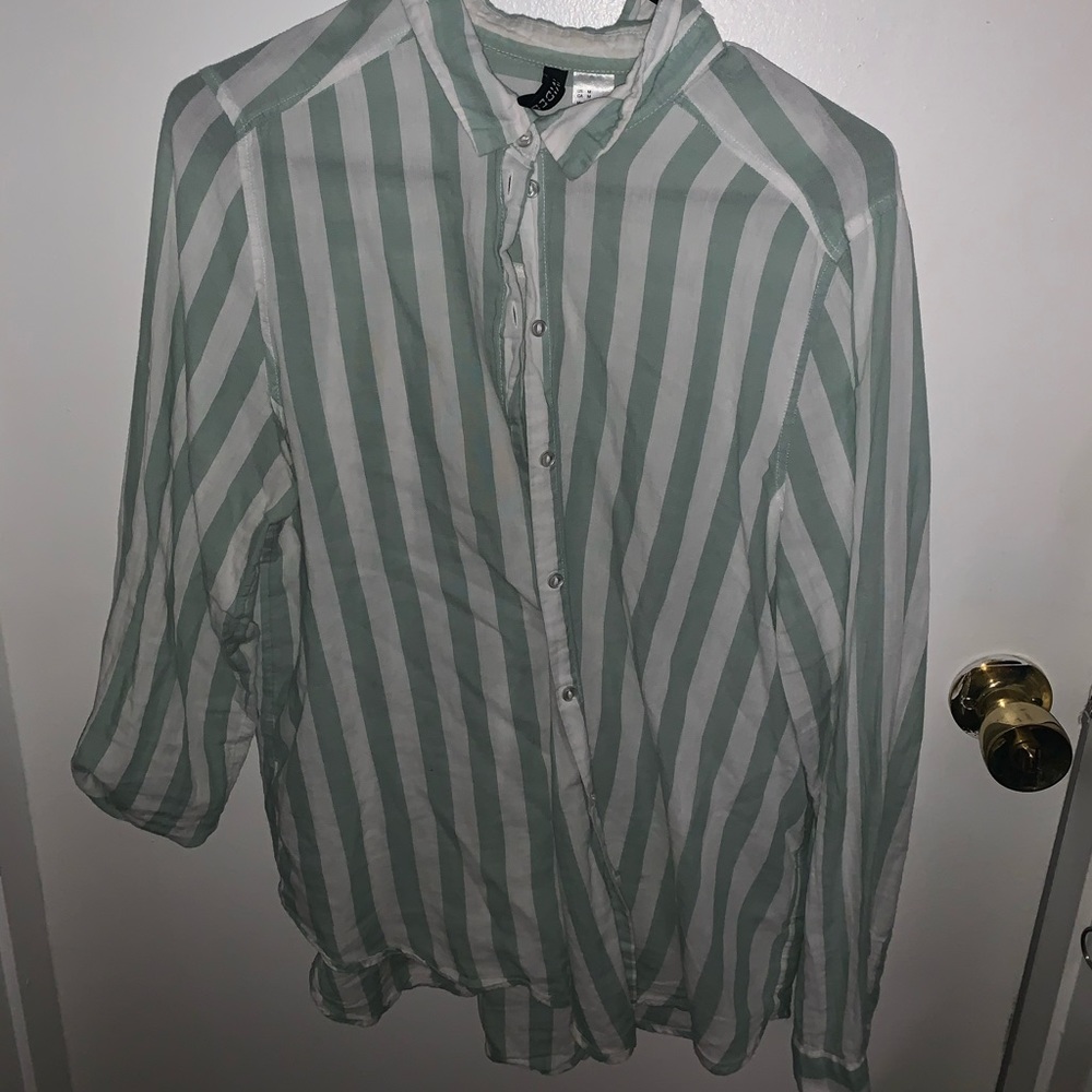 H&M Divided Green Linen Button Down